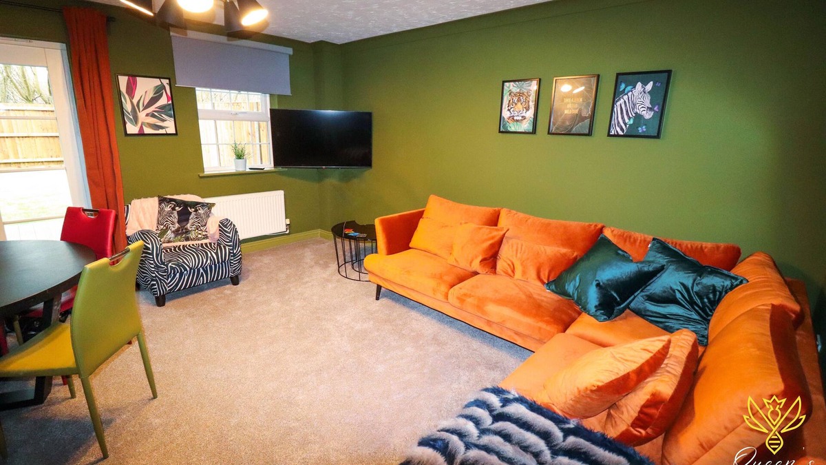 Huntingdon House | Cheerful Queens Quarters Boutique Rooms