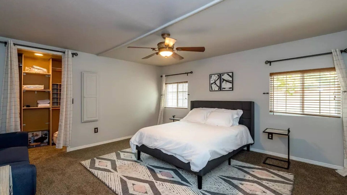 Roosevelt House | Cheerful & Remodeled - 2 miles from Fresno Airport