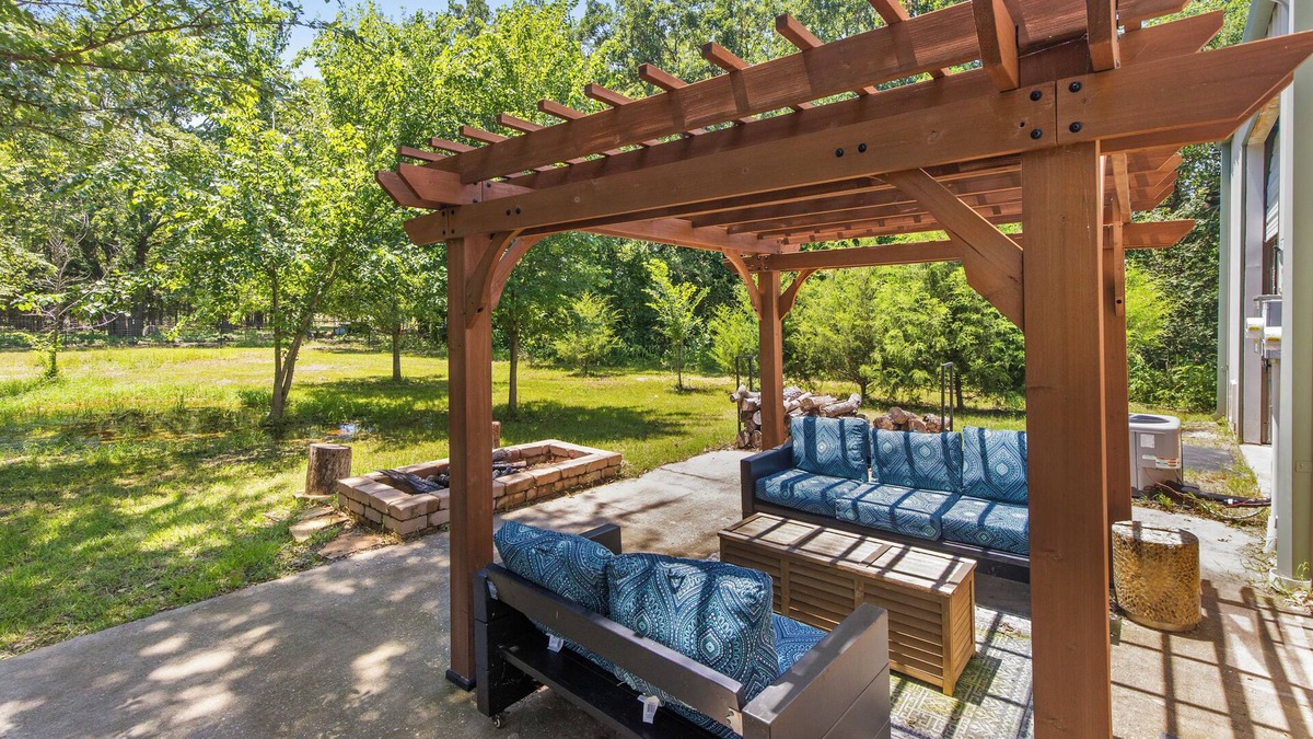 Greenville House | Cheerful Retreat on 8 acres