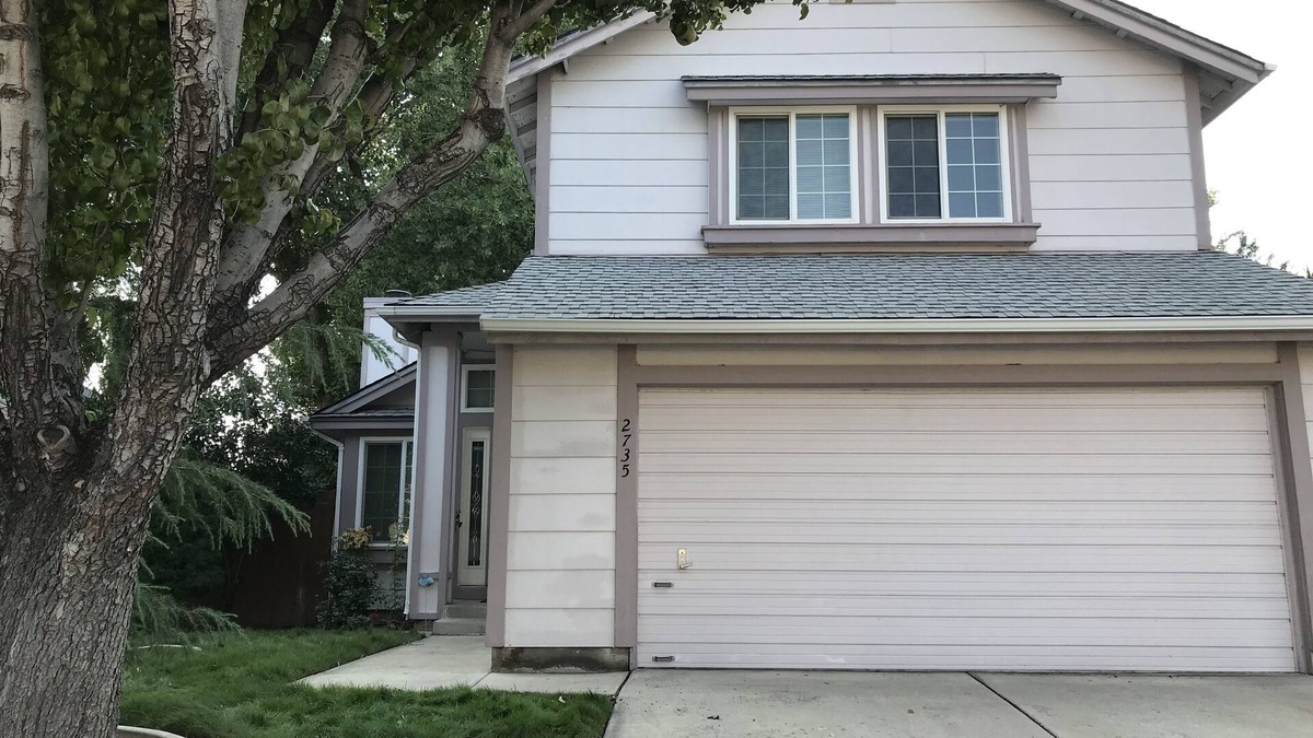 Mira Loma House | Cheerful, spacious house in mid Reno . Close to everything and dog friendly!