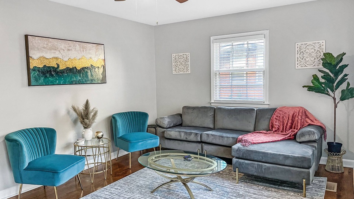 Hidden Valley House | Cheerful & Spacious in Prime Location, Ready for YOU!