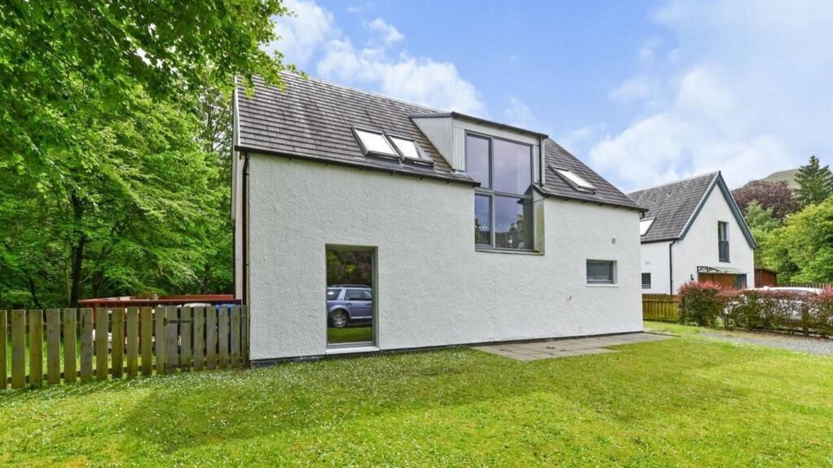 Arrochar Cottage | Cheerful Stays: 4 Bedroom Cottage in Arrochar
