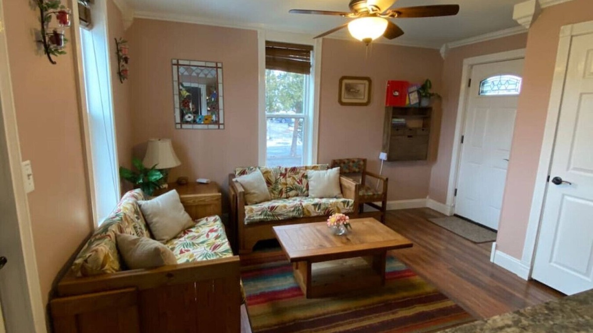 Davison Apartment | Cheerful Suite, Downtown Retreat
