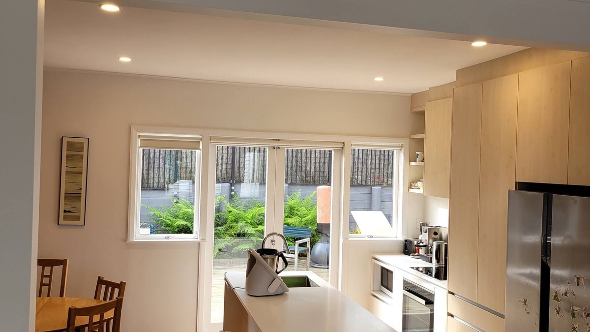 Remuera House | Cheerful sunny house close to waterfront, train, town and OBV