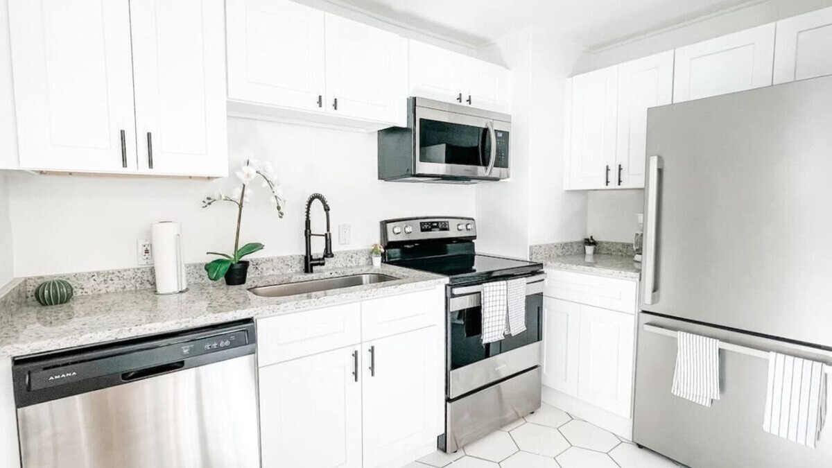 SoHo House | Cheerful Townhome Soho Backyard