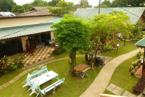 Tekek Hotel | Cheers Garden Chalet