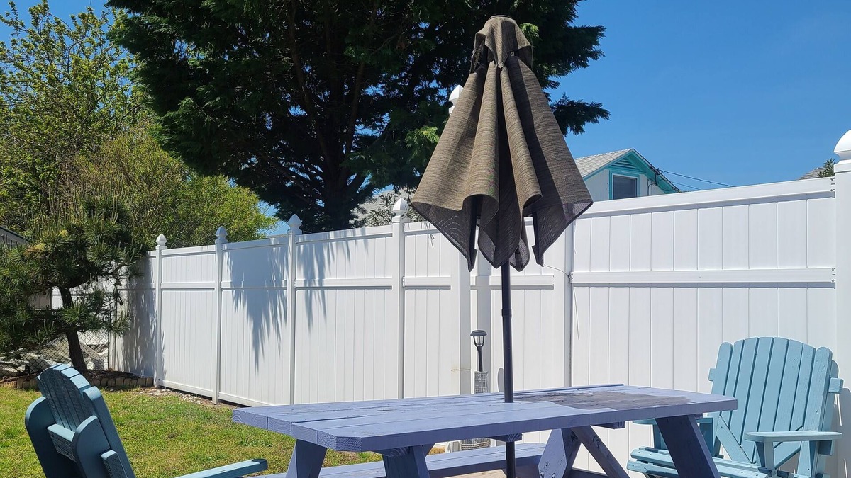 Little Salisbury Villa | Cheery & Cozy Beach Villa - Walk To Beach