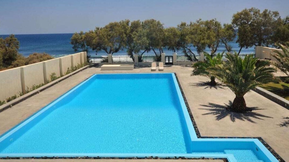 Agia Paraskevi Villa | Chef included by Fantasia Villas: Santorini Beach Villa