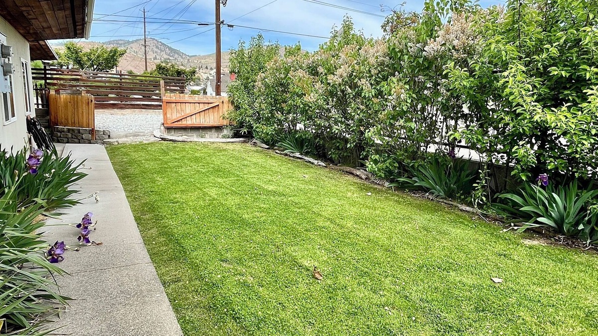 Chelan House | Chelan Cozy Getaway: Pet-Friendly, Downtown, WIFI, Steps to Riverwalk Park