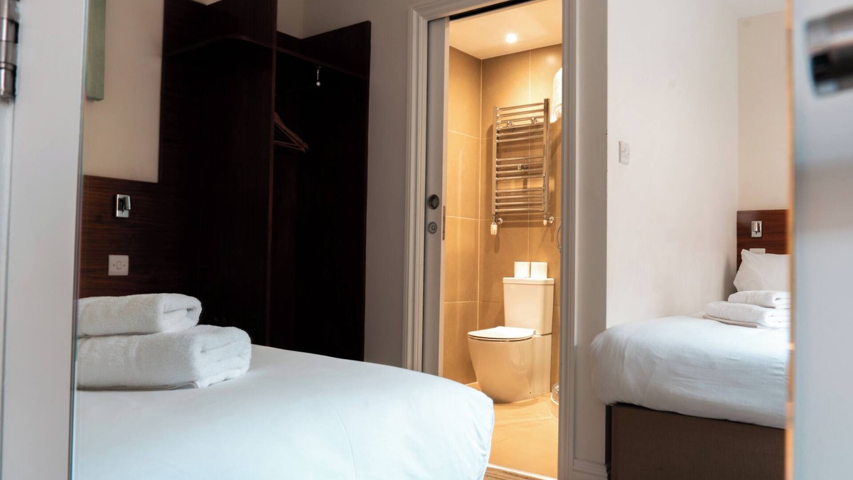 Larkhall House | Chelsea Guest House