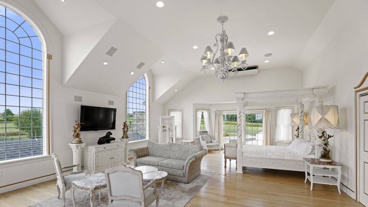 Mt. Bethel House | Chelsea Sun Inn - 200 Acre Private Mansion Poconos