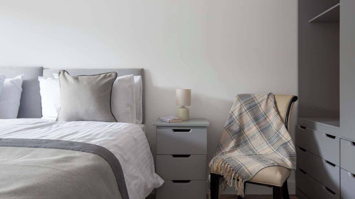 Ampney Crucis House | Cheltenham | Cotswolds Stay with Workspace + Parking