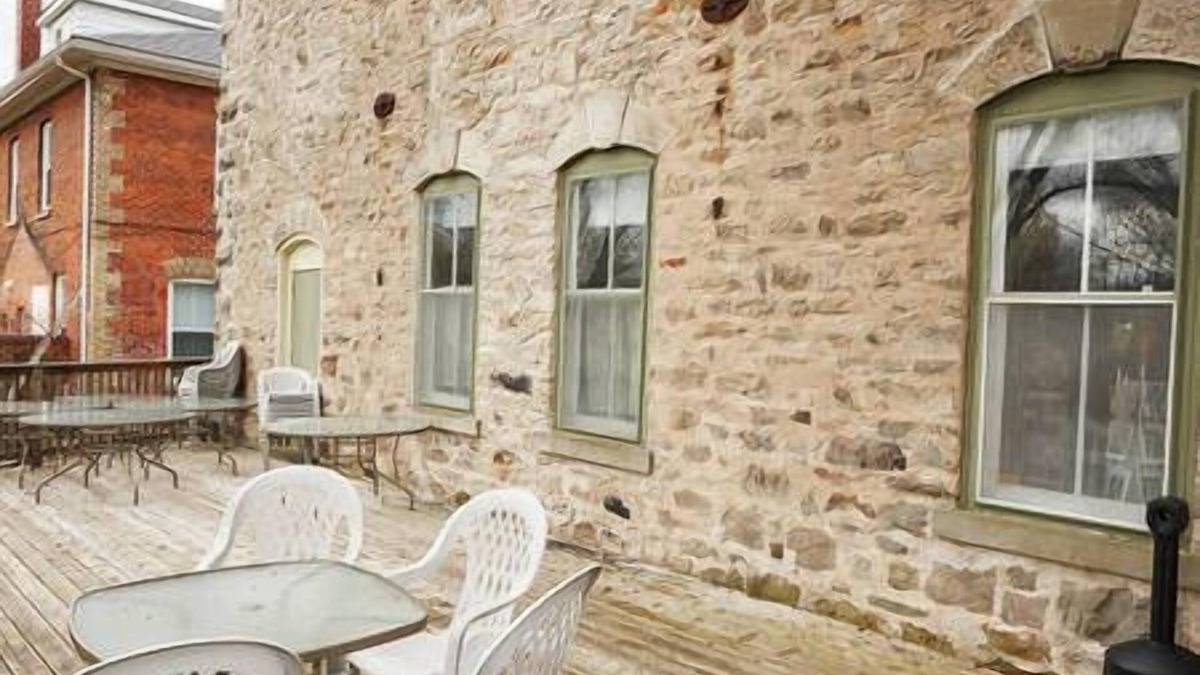 Caledon Hotel | Cheltenham Suites