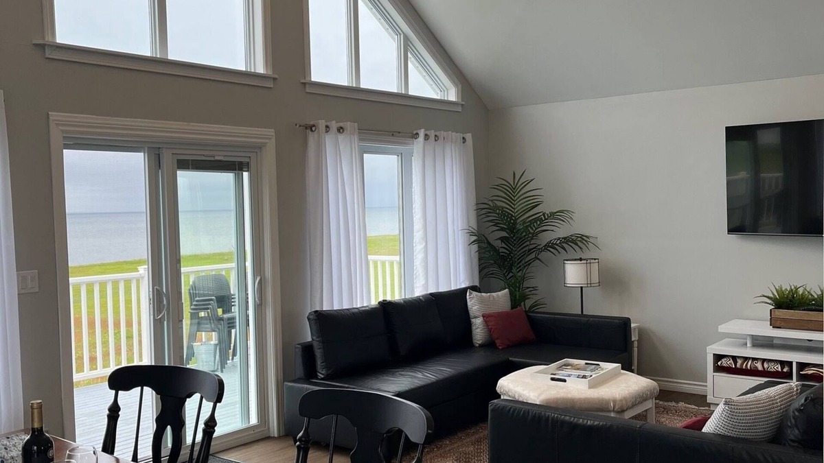 Chelton Cottage | Chelton Oceanfront Cottage