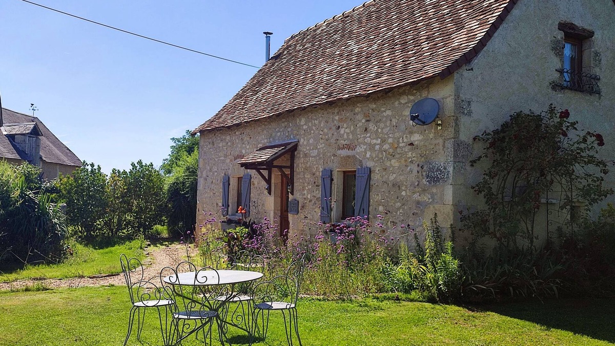 Saint-Pierre-de-Maille Cottage | Chenevaux - Pretty 2 bedroom cottage with pool in countryside