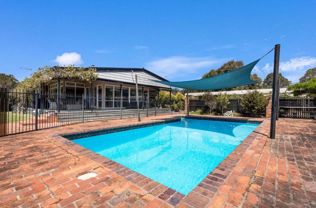 Eagle Point House | Chenu Lakeside Homestead