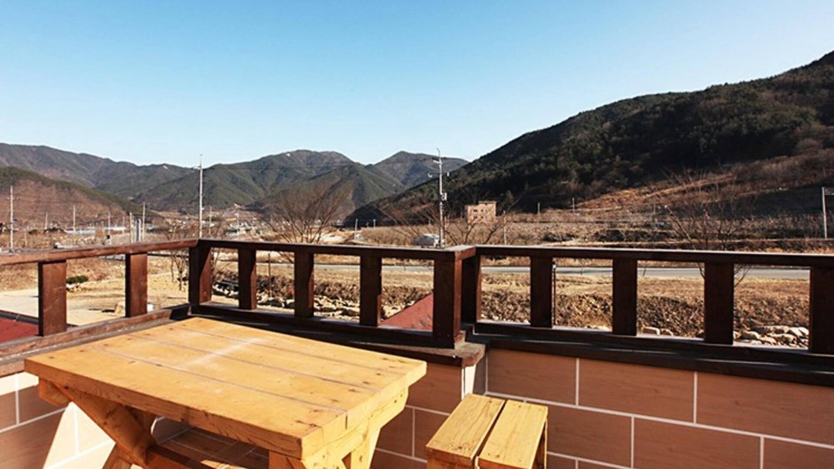 Cheongdo House | Cheongdo Mountains Bed and Breakfast