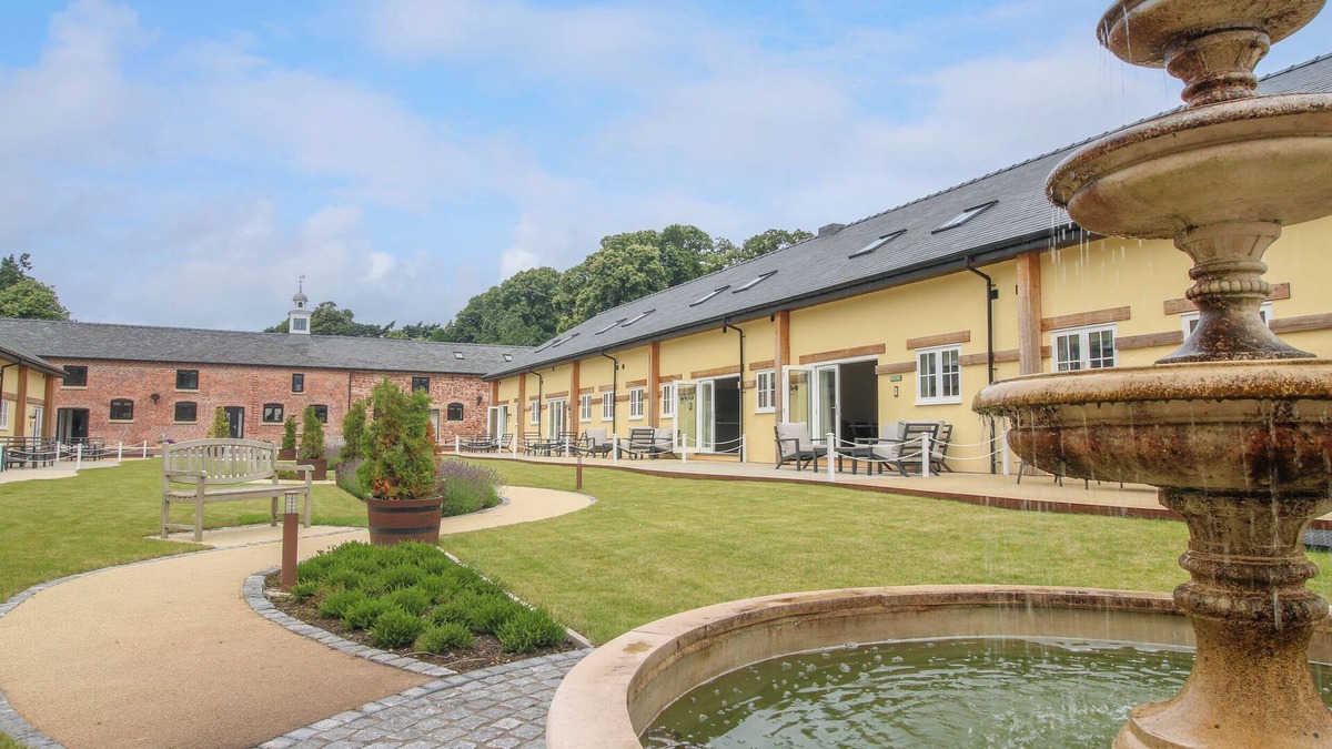 Felton Cottage | CHEPSTOW COTTAGE, pet friendly, luxury holiday cottage in West Felton