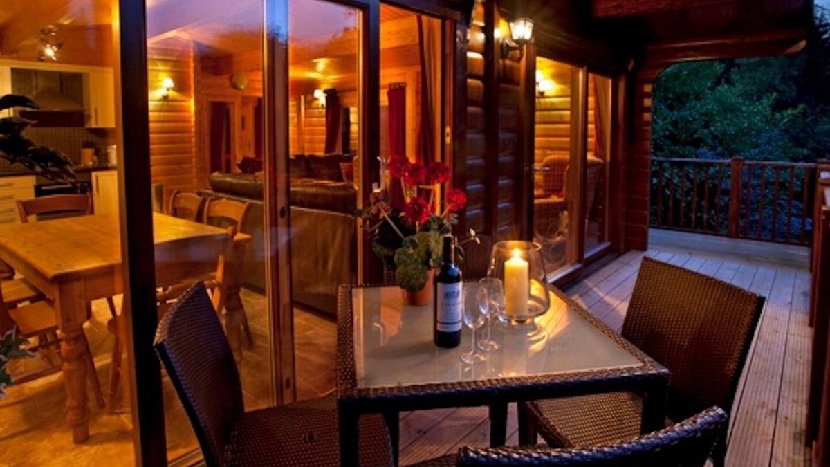 Oxford Cabin | Cherbridge Lodges Riverside Lodges Short Lets