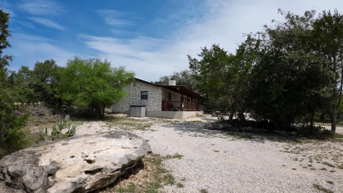 Concan Cabin | Cherokee Oaks - Frio River Haven