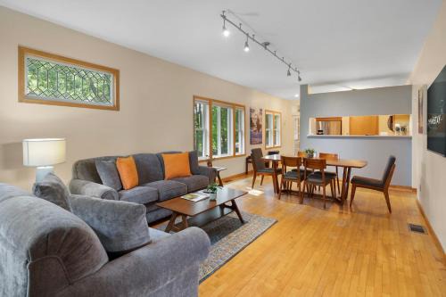West Side House | Cherokee Park Family Escape