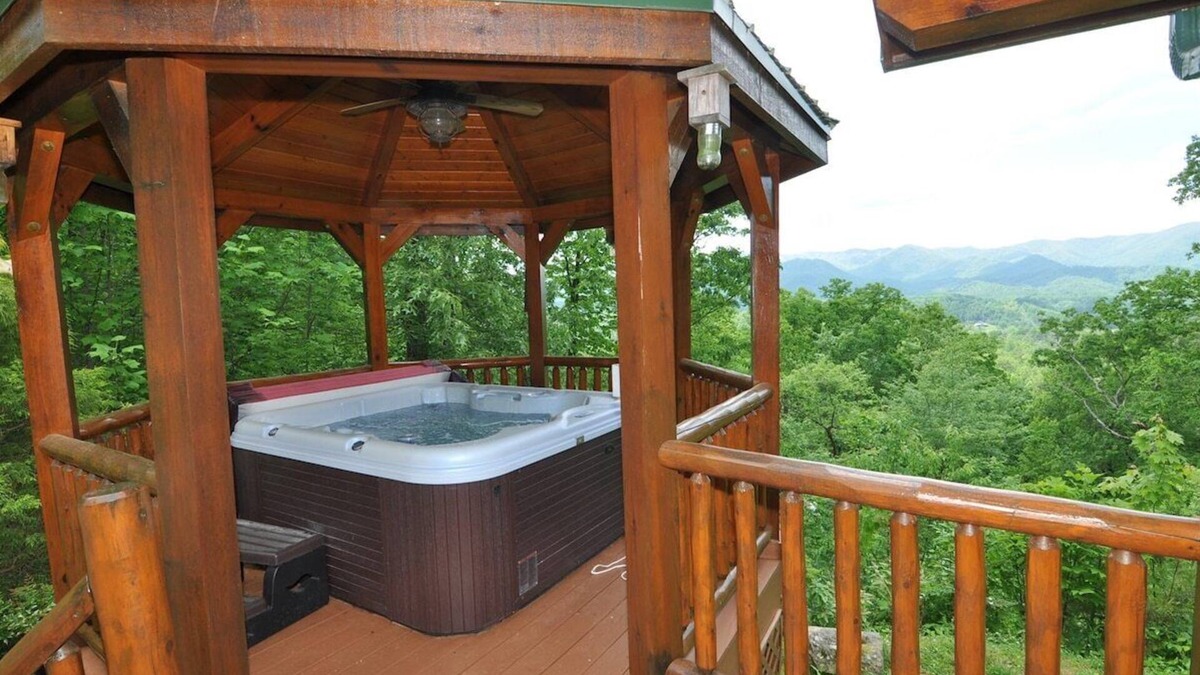 Qualla Cabin | Cherokee Ridge Retreat