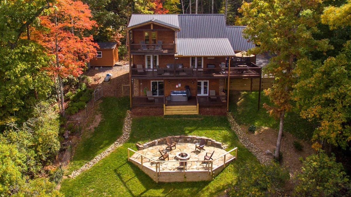 Ridgeline Vistas Cabin | Cherokee Sunsets-Stunning Mtn View Sunsets, Fire Pit, Hot Tub, Starry Nights