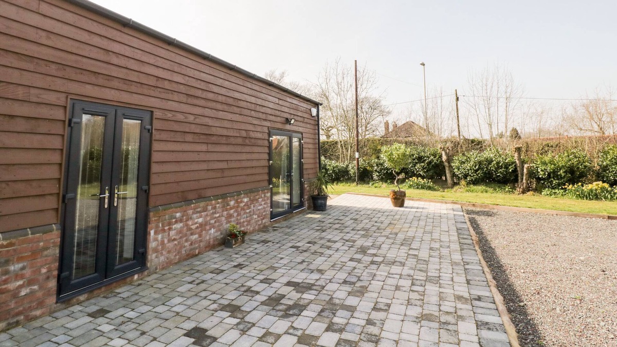 Billingsley Cottage | CHERRY BLOSSOM BARN, family friendly, with a garden in Alveley
