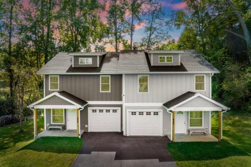 Asheville House | Cherry Blossom by AvantStay 6 Min to Downtown