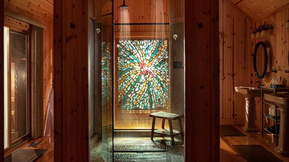 New Plymouth Cabin | Cherry Ridge Retreat - Ravine's Edge Luxury Romantic Cabin with hot tub and private gazebo!