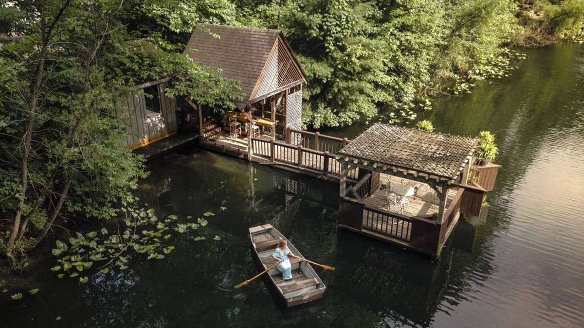 New Plymouth Cabin | Cherry Ridge Retreat's Boat House Sauna Cabin with hot tub and private dock