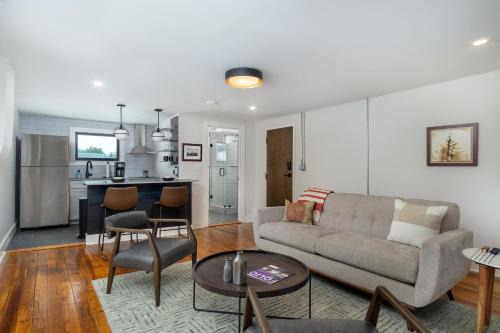 Black Mountain Apartment | Cherry Street Loft (A) Pet-Friendly & In the Heart of Downtown Black Mtn!