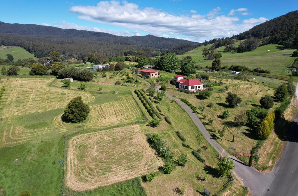 Lilydale House | Cherry Top Farmstay - Boutique Eco Village