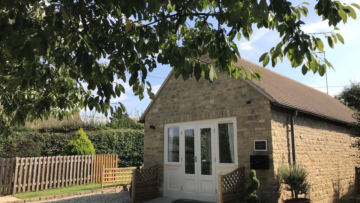 Chipping Norton Cottage | Cherry Tree Cottage - Private Detached Cottage