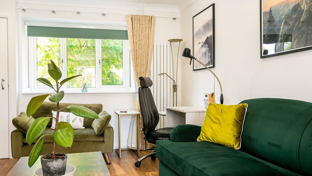 Bicester House | Cherry Tree Cottage | Bicester Holiday Let | 2 Beds & Sleeps 4