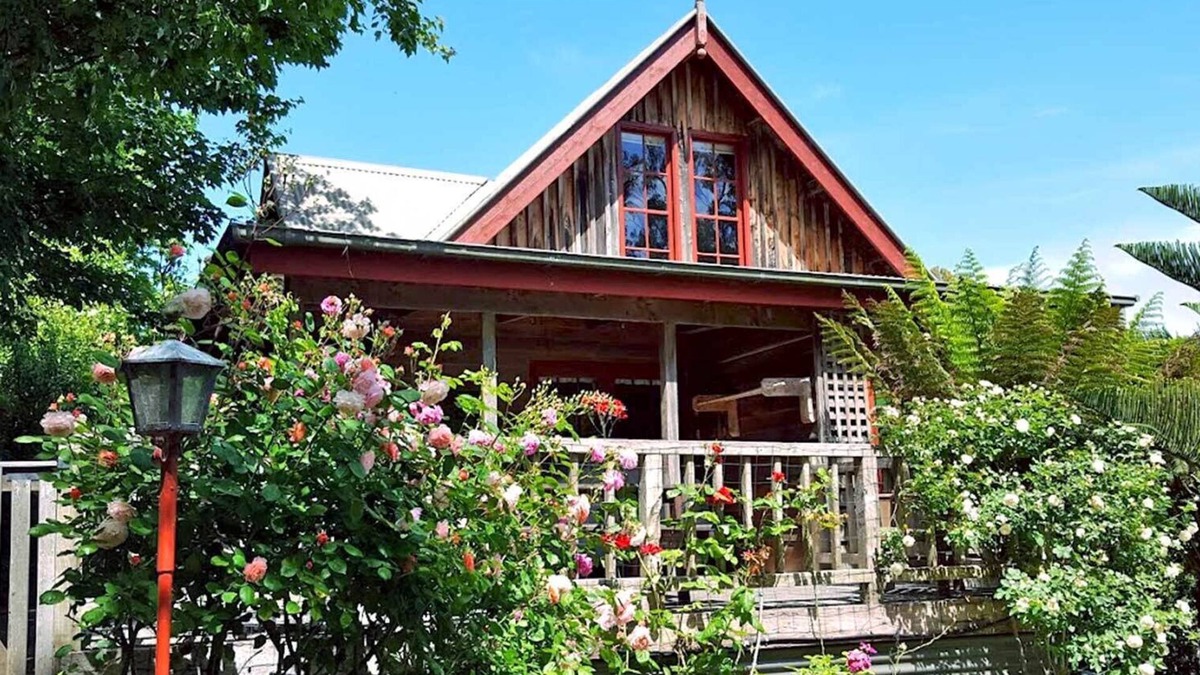Lorne Cottage | Cherry Tree Creek Lorne Cottage (Willowbank)