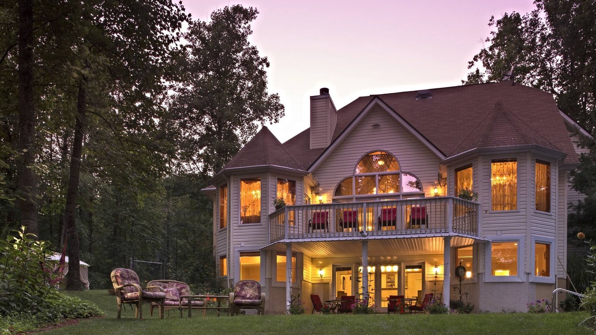 Stroudsburg Bed & Breakfast | Cherry Valley Manor Luxury Bed and Breakfast