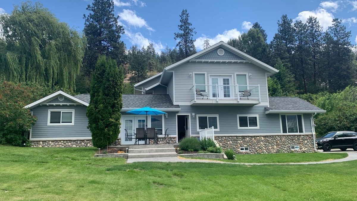 Okanagan-Similkameen Cottage | Cherry View Cottage (Approved for Short-term Rentals 2024)