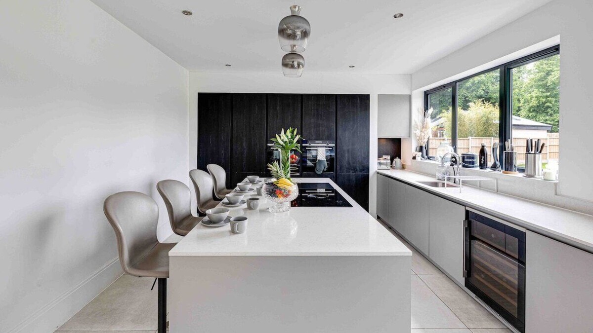 Willaston House | Cheshire. Very Contemporary. Huge Home & Hot tub.