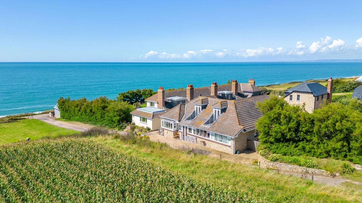 Littlebredy Apartment | Chesil Watch - sleeps 10 people