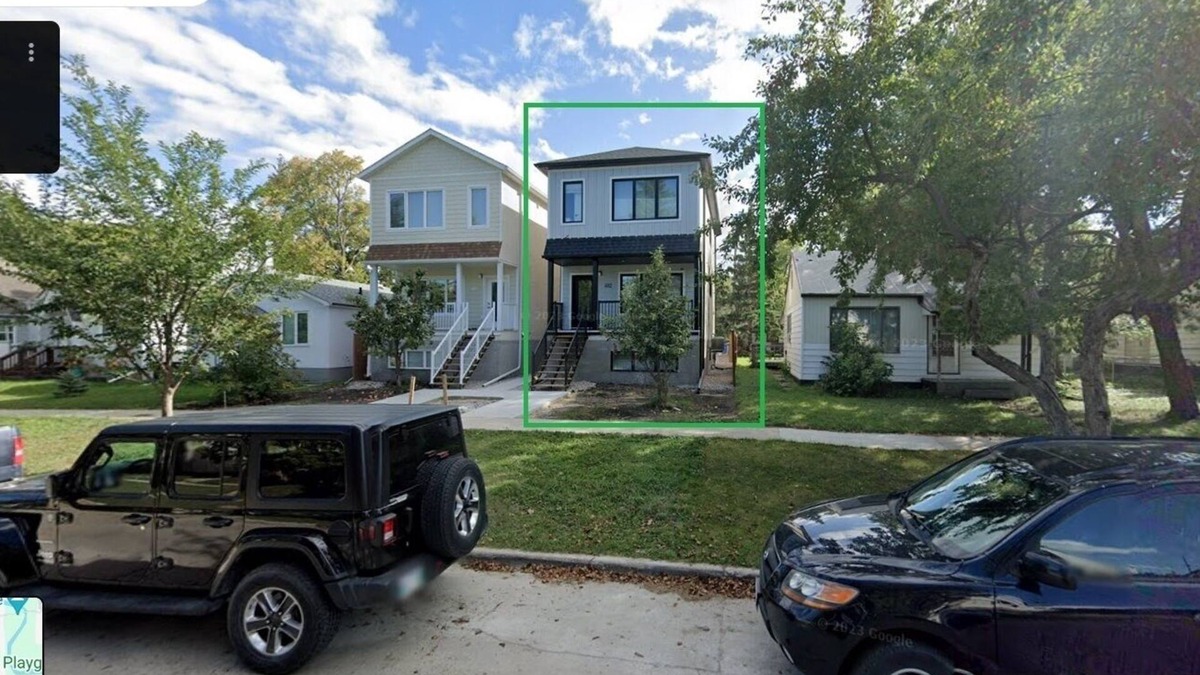 Winnipeg House | Chesskings Executive - 3 Bedrooms - 127 Collegiate