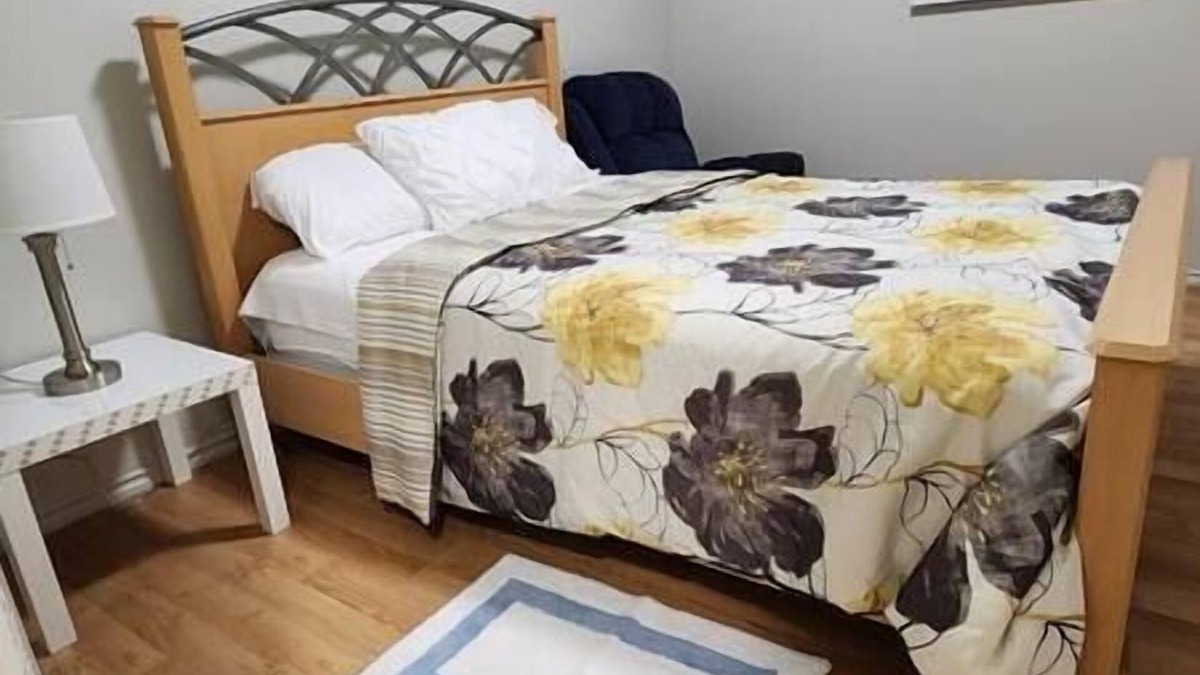 Winnipeg Apartment | Chesskings Guest House - Unit 1 Notredame Avenue