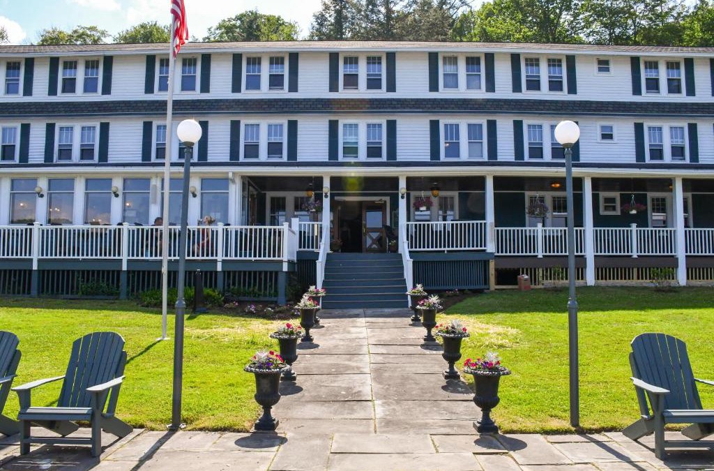 Deposit Hotel | Chestnut Inn at Oquaga Lake
