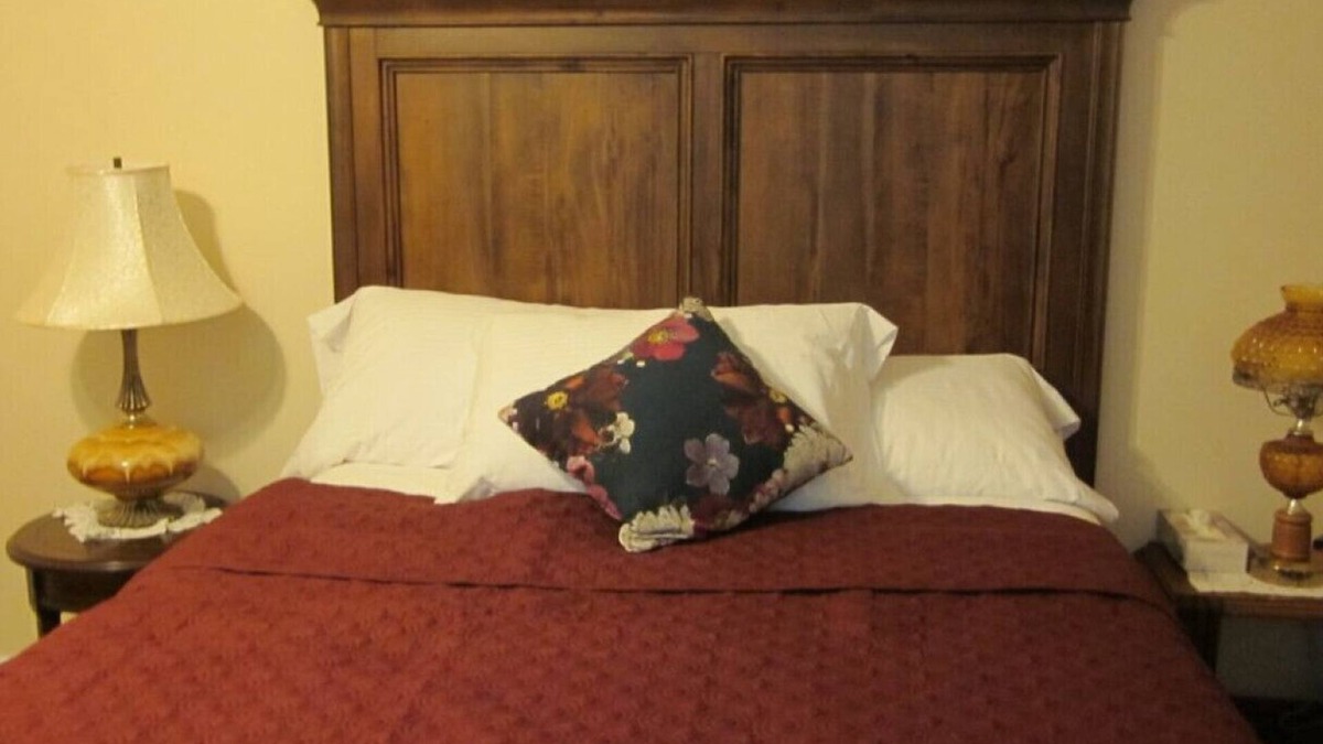 Anne's Land Bed & Breakfast | Chestnut Lane Bed & Breakfast - The Sand Room