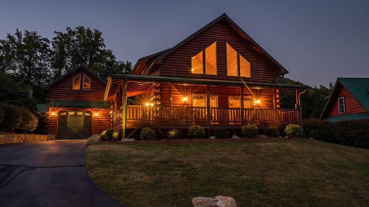 Maggie Valley Cabin | Chestnut Lodge ~ Fall Color ~ New Cabin by Willow Tree Cabins