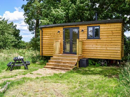 Irstead House | Chestnut - Ukc4848