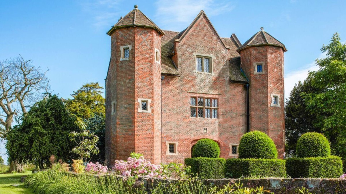 Upton Cressett Villa | Chevaliers Estate - Ten Bedroom Villa, Sleeps 20