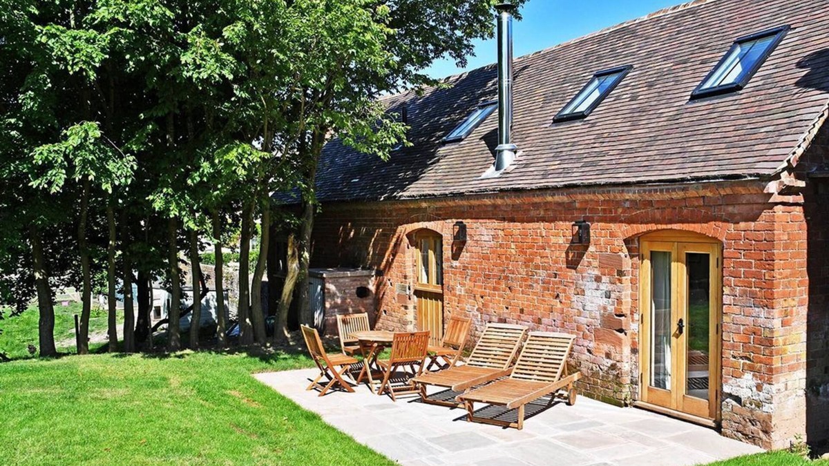 Upton Cressett Villa | Chevaliers Moat House