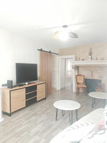 Humes House | chez Émile côté face maison entière, 3 chambres, 2 salles de bains,jardin et terrasse