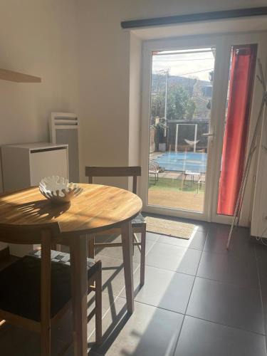 Millau Apartment | Chez Ambre et Lulu - Appartement centre ville avec piscine
